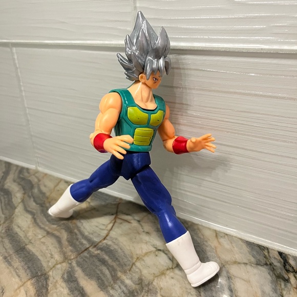 Dragon Ball Z Silver Hair Ultra Instinct Goku Figure 8”
Adjustable movable - Picture 4 of 6